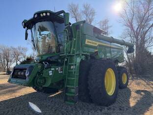 2025 John Deere S7 700