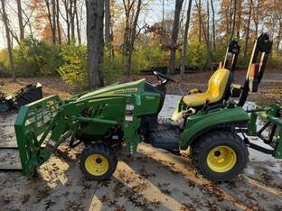 2017 John Deere 1023E