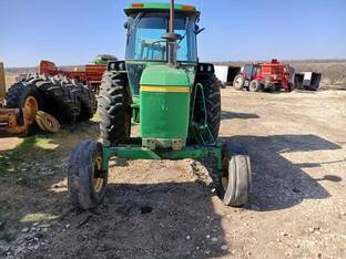 John Deere 4040