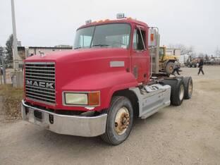 1997 Mack CH613