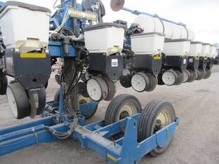 2002 Kinze 3600