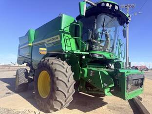 2025 John Deere S7 700