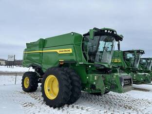2025 John Deere S7 700