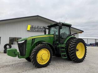 John Deere 8260R