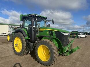 2025 John Deere 7R 230