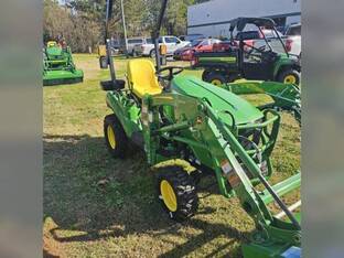 John Deere 1023E