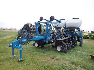 2016 Kinze 4900