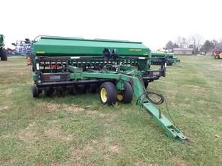 John Deere 1560