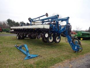 2011 Kinze 3700