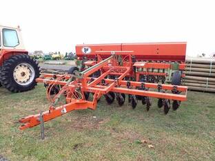 Tye SERIES V GRAIN DRILL