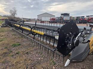 2007 Gleaner 8200-30