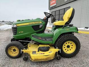 2017 John Deere X739