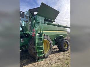 2023 John Deere S780