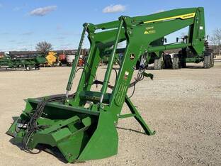 2023 John Deere 700M