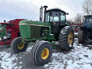 John Deere 4440