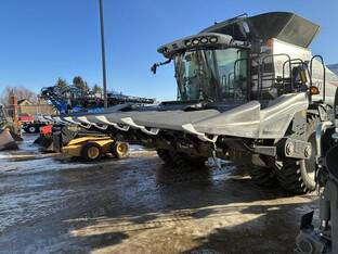 2016 Gleaner 3308C