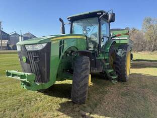 2011 John Deere 8235R