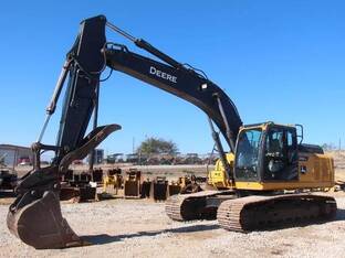 2022 John Deere 210G LC