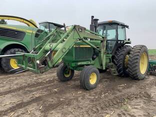 1990 John Deere 4755