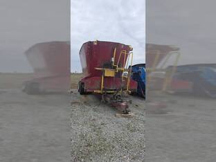 Supreme International 1700