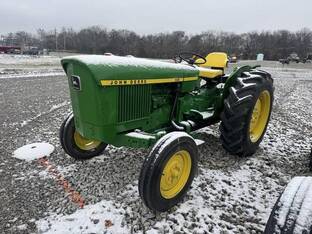 1975 John Deere 830