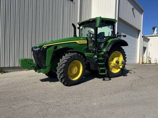 2025 John Deere 8R 250