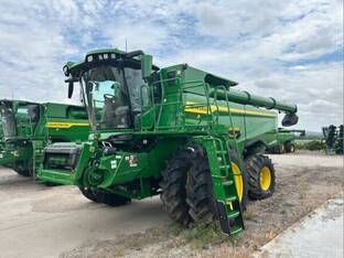 2025 John Deere S7 700