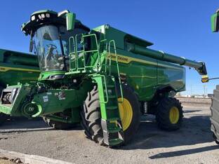 2025 John Deere S7 700