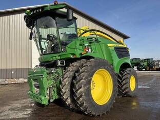2025 John Deere 8200