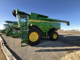 2025 John Deere S7 700