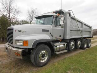 2000 Mack CL713