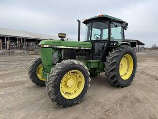 1992 John Deere 3255