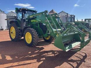 2025 John Deere 7R 250