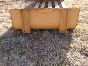 Case CASE YELLOW BUCKETS