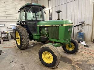 John Deere 4040
