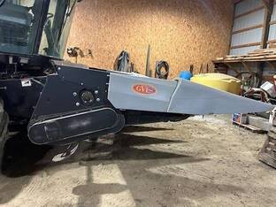 1995 Gleaner HUGGER 630