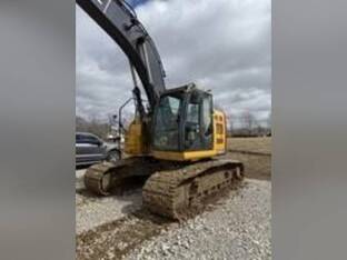 2020 John Deere 245G LC