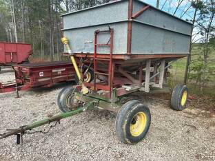 Gravity Wagon With Auger