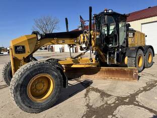 2019 Caterpillar 140M3