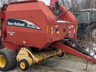New Holland BR740