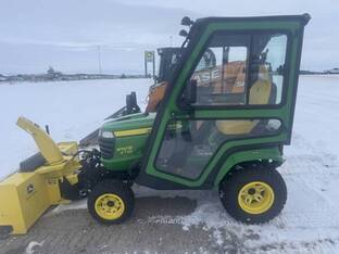 2022 John Deere X738