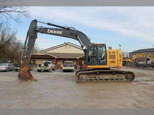 2015 John Deere 245G LC