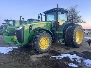2011 John Deere 8260R