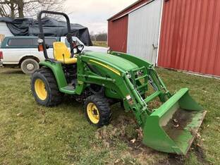 2010 John Deere 3320