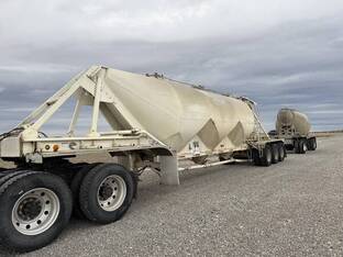 1981 Fruehauf PNEUMATIC