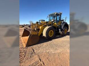 2023 Komatsu WA380-8