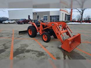2010 Kubota L3700SU