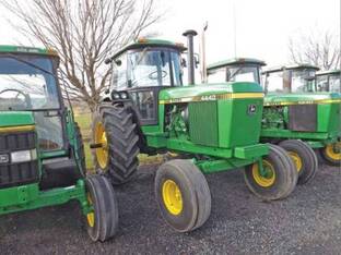 John Deere 4440