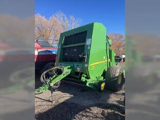 John Deere 569