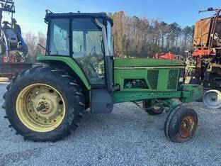 John Deere 7400